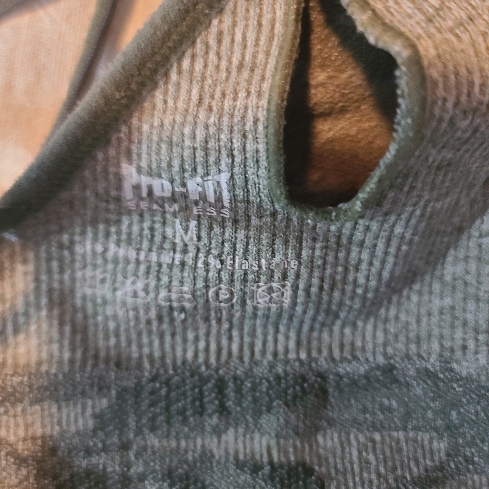 Pro-fit Green Camo Sports Bra, Med - Picture 4 of 4